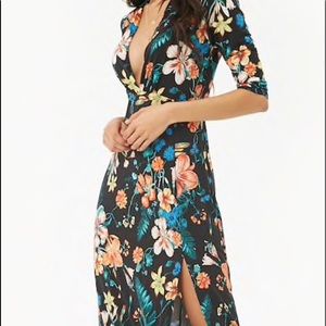 Plunging Neck Floral Maxi Dress w/ Slit - Size S